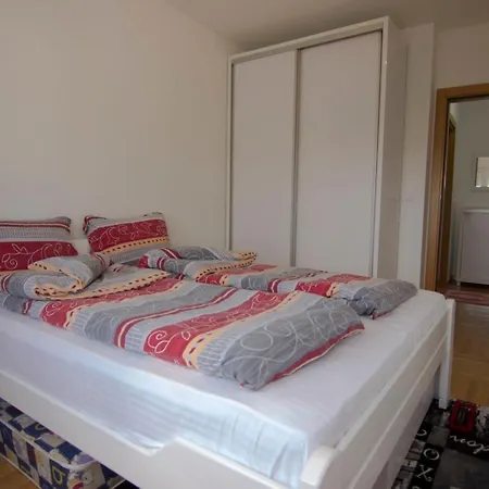 Perla, Family With Parking Apartman