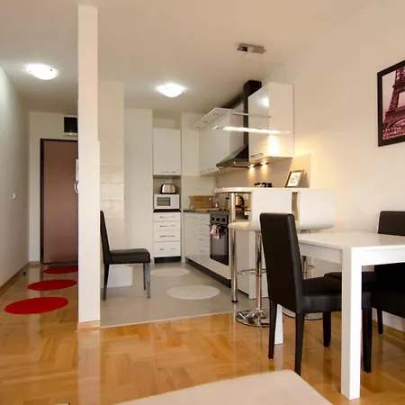 Perla, Family With Parking *